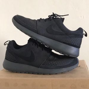Nike Roshe Run One Men’s Size 9.5 - 555602 001
